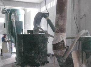 篩分膨潤(rùn)土現(xiàn)場(chǎng),要求90%物料過(guò)篩