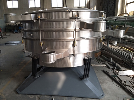 采用仿人工篩分原理設(shè)計的一種精細(xì)篩分設(shè)備，模擬人工十分，不損壞物料，適合粉末、顆粒物料篩分